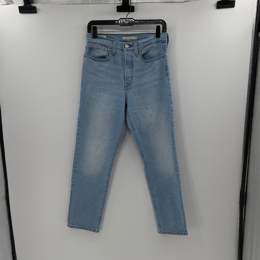 Levi's Premium Women's  Wedgie Straight Jeans - Light Wash - 27